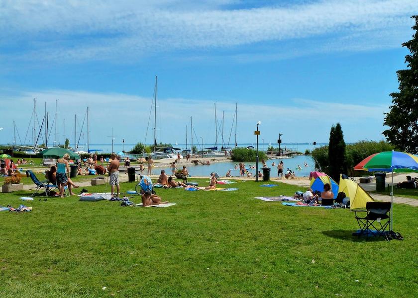  Balatonfured Lake