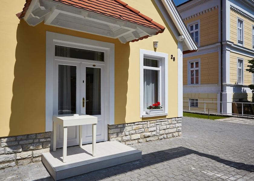  Balatonfured Exterior Detail