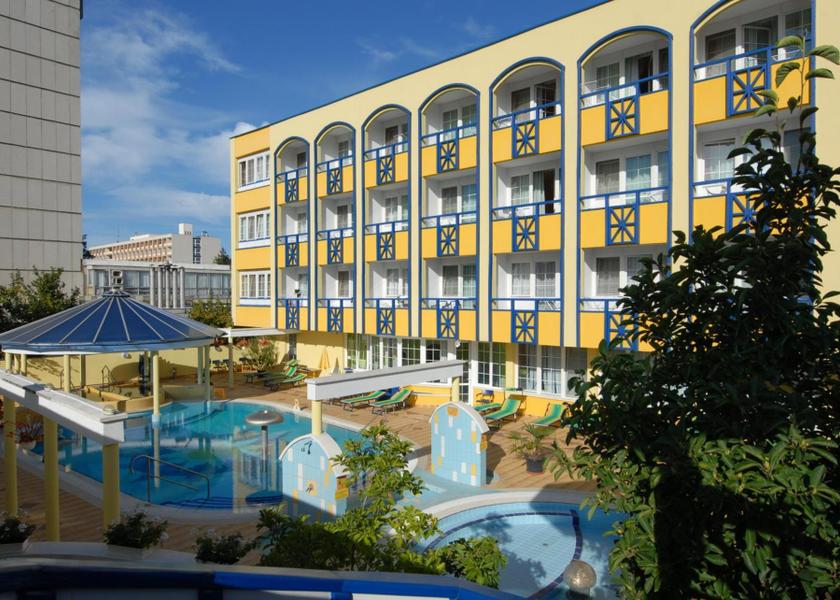  Hajduszoboszlo exterior view