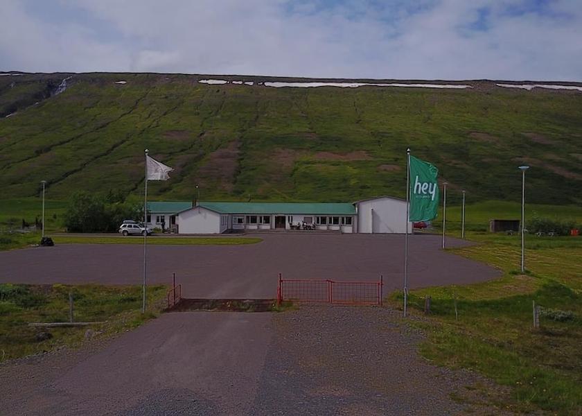 Northeast Region Laugar Facade