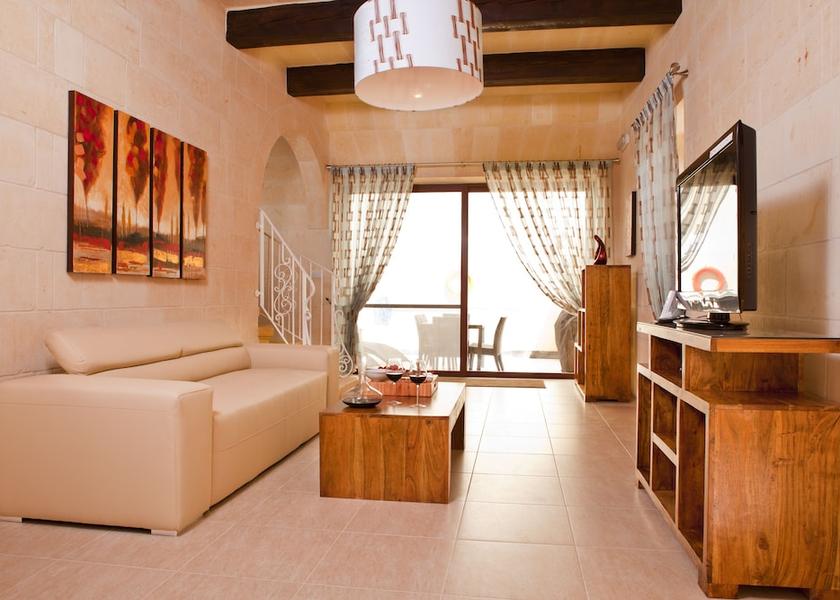  Xaghra Interior Entrance