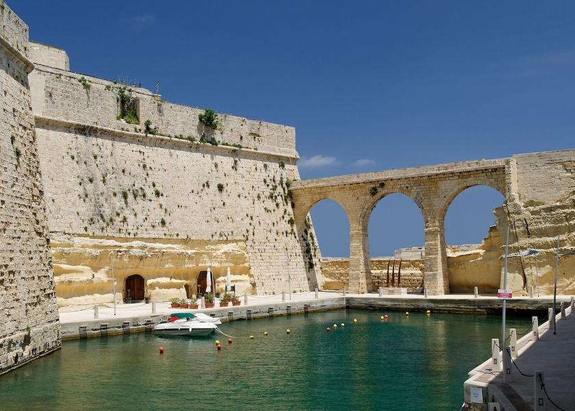  Kalkara Pool