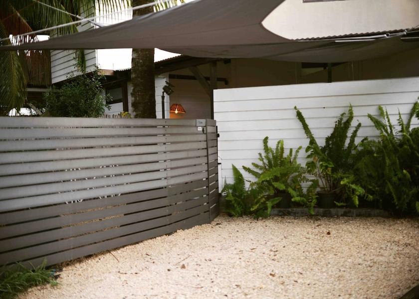 MU Tamarin Exterior Detail