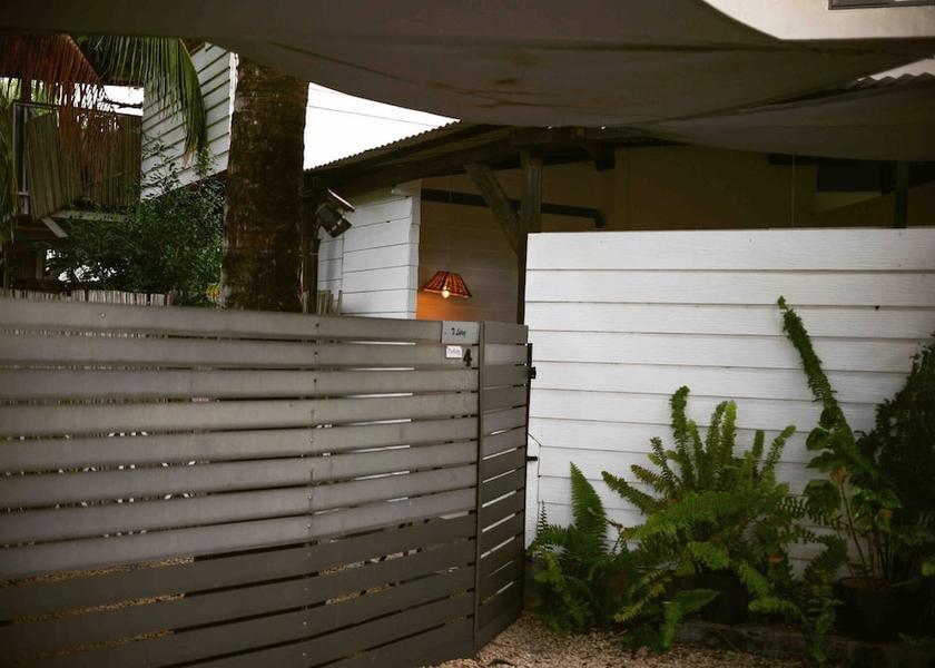 MU Tamarin Exterior Detail