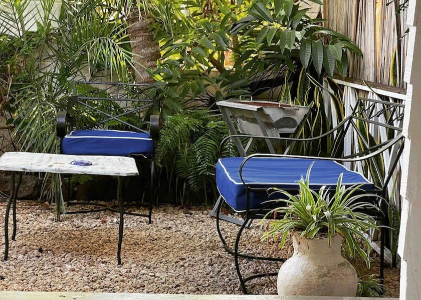 MU Tamarin Exterior Detail