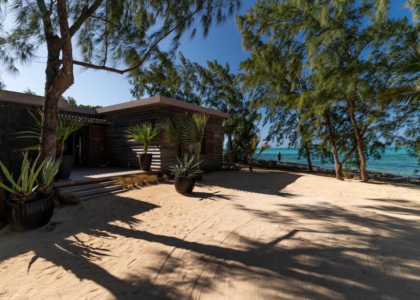 MU Roches Noires Exterior Detail