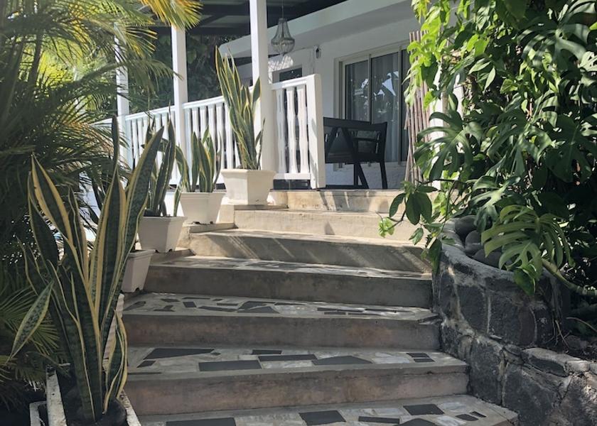 MU Tamarin Exterior Detail