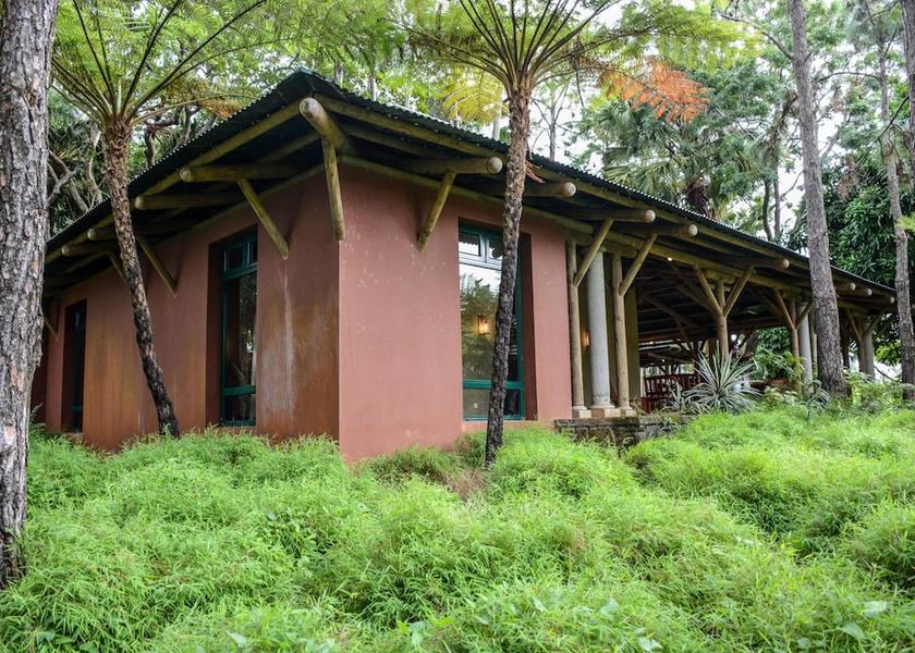 MU Riviere des Anguilles Exterior Detail