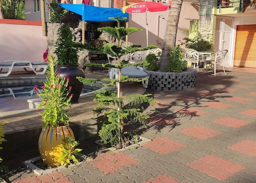 MU Flic-en-Flac Exterior Detail