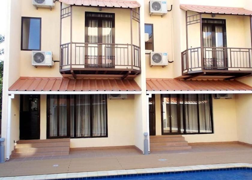 MU Flic-en-Flac Exterior Detail