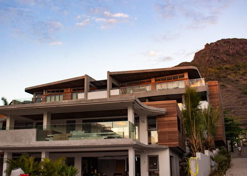 MU Black River Facade