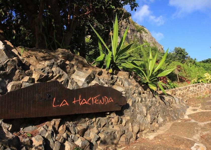 MU Vieux Grand Port Exterior Detail