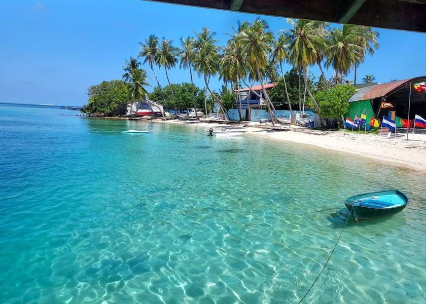 Kaafu Atoll Thulusdhoo Island Beach