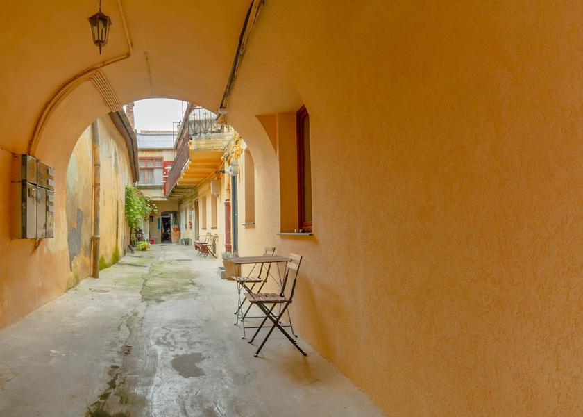  Brasov Interior Entrance
