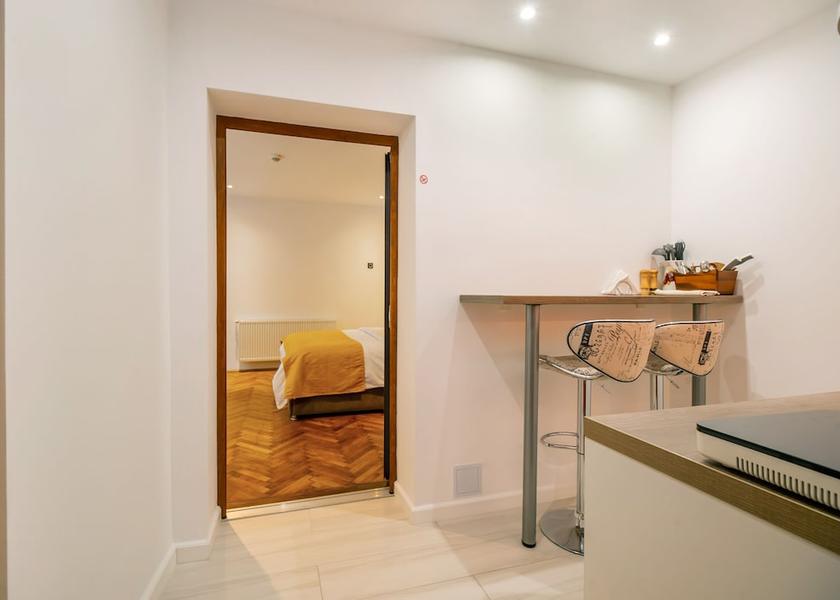  Brasov Interior Entrance