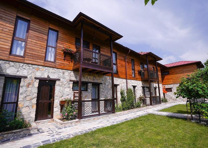  Prajila Exterior Detail