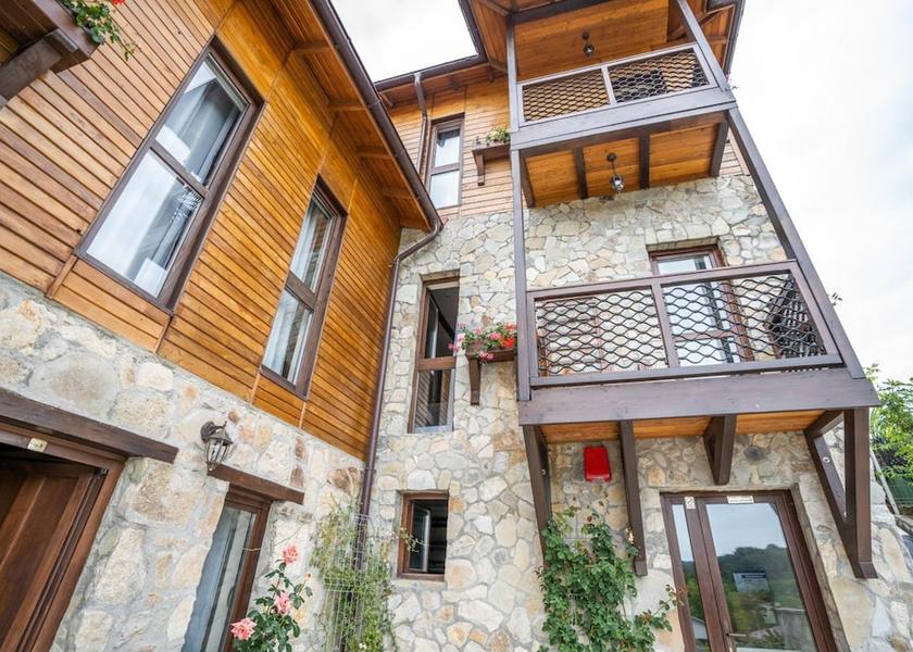  Prajila Exterior Detail