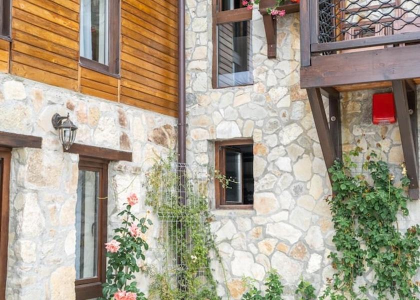  Prajila Exterior Detail