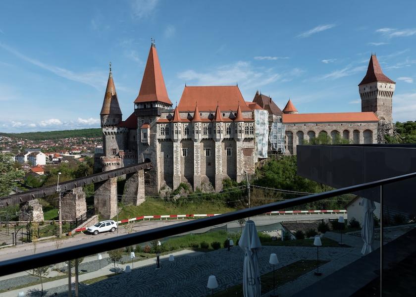  Hunedoara Exterior Detail