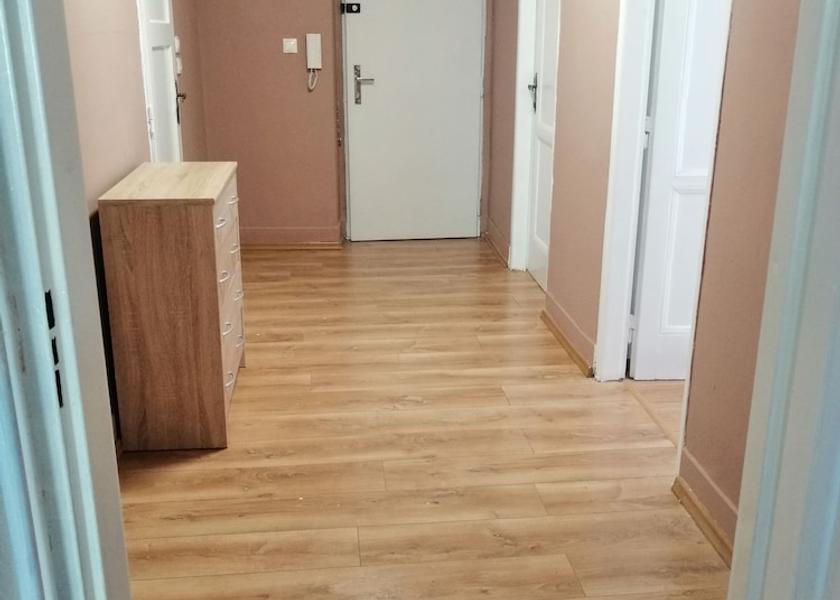  Nitra Interior Entrance