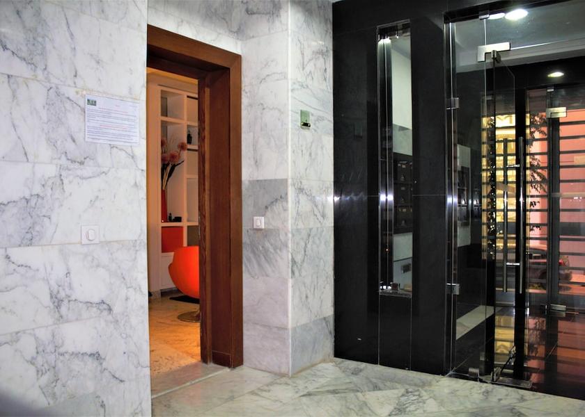  Tunis Interior Entrance