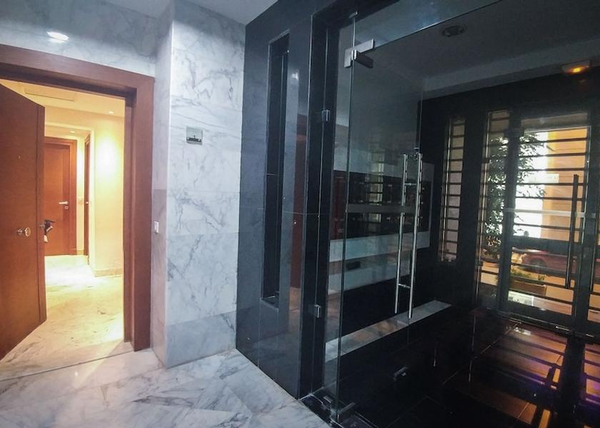  Tunis Interior Entrance