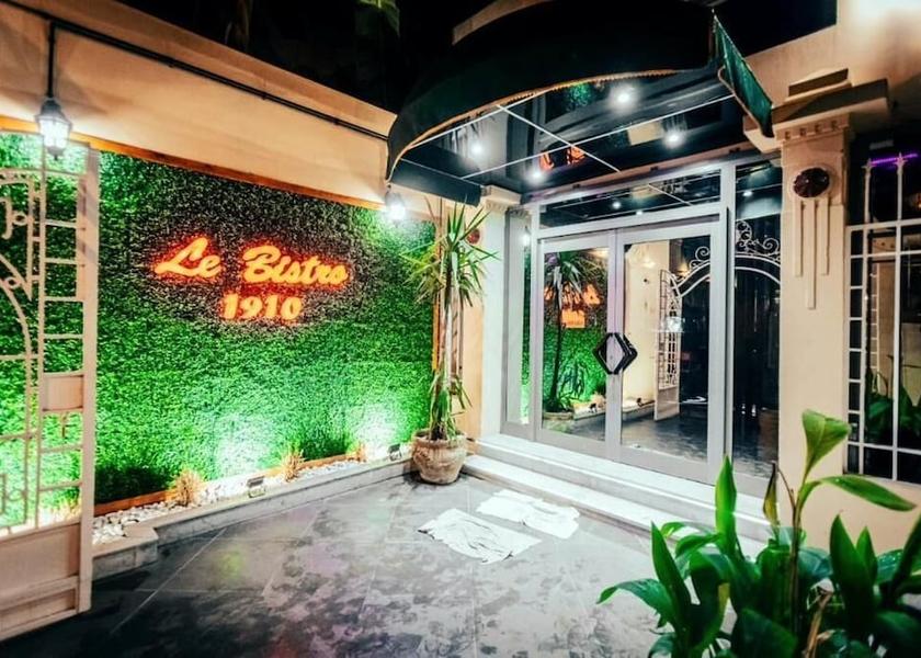  Tunis Exterior Detail