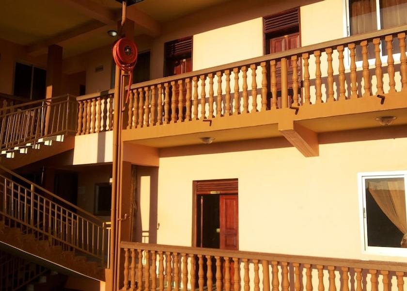  Lira Interior Entrance