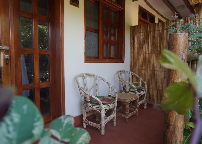  Gulu Porch