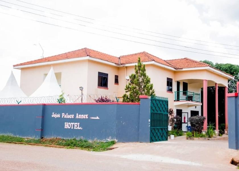  Gulu Exterior Detail