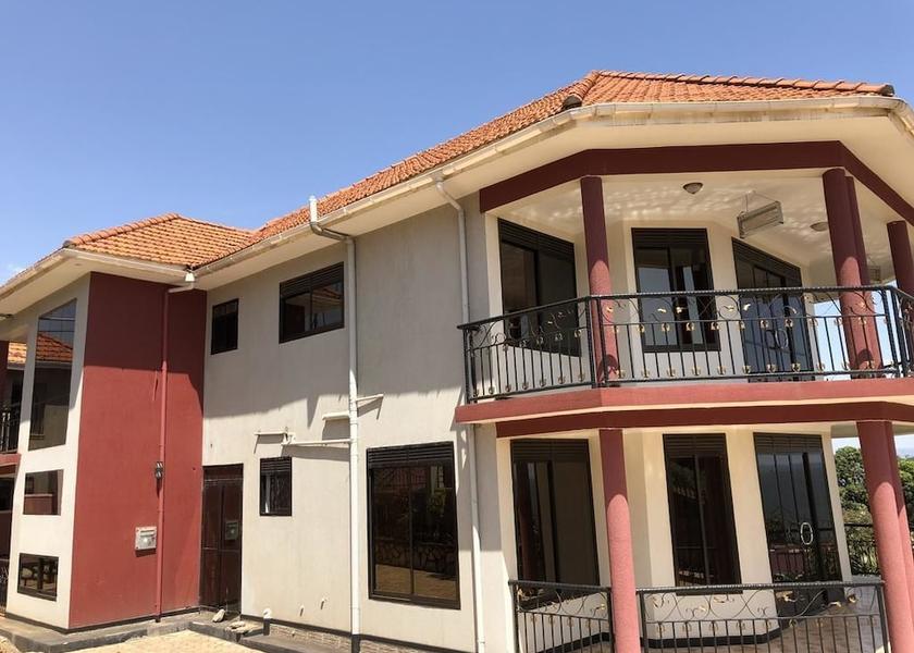  Jinja Exterior Detail