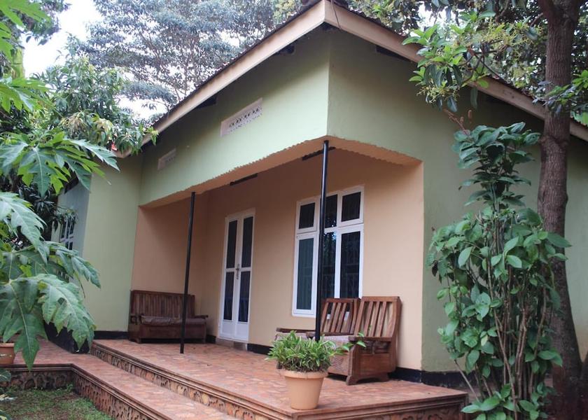  Jinja Exterior Detail