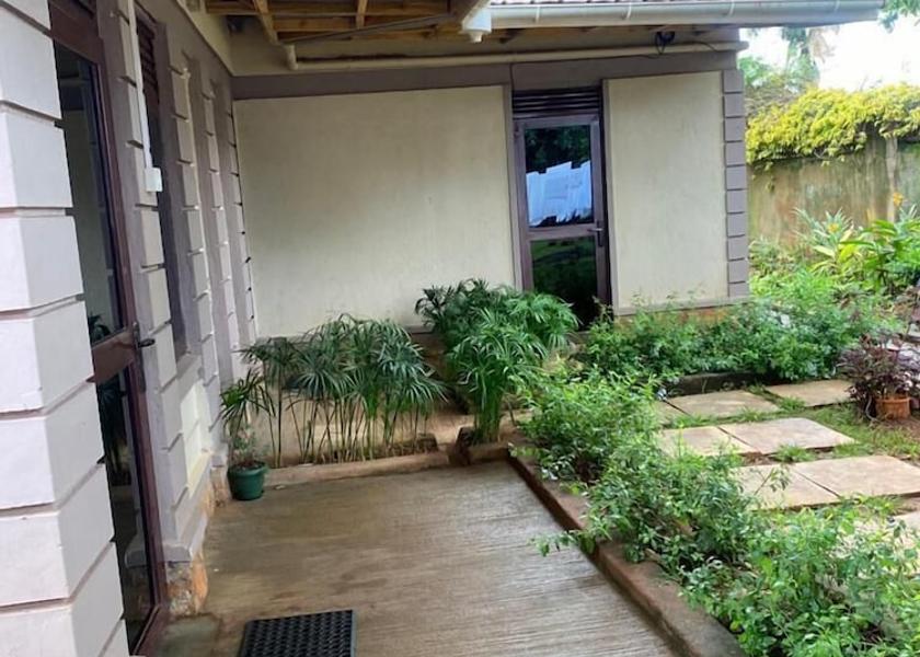  Jinja Exterior Detail