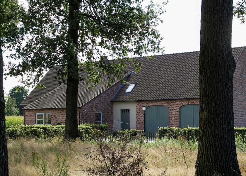 Flemish Region Peer Exterior Detail