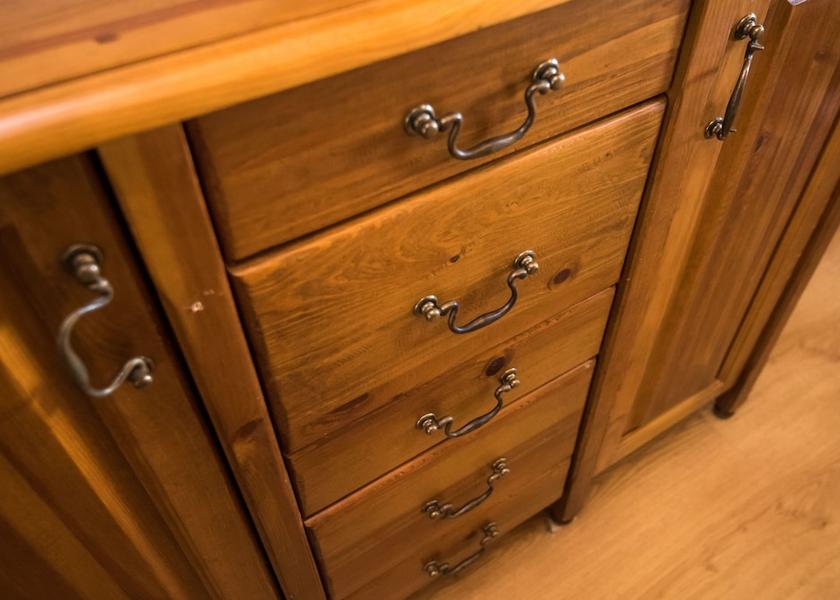  Razlog Interior Entrance