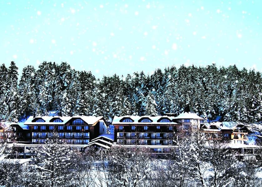  Razlog Exterior Detail