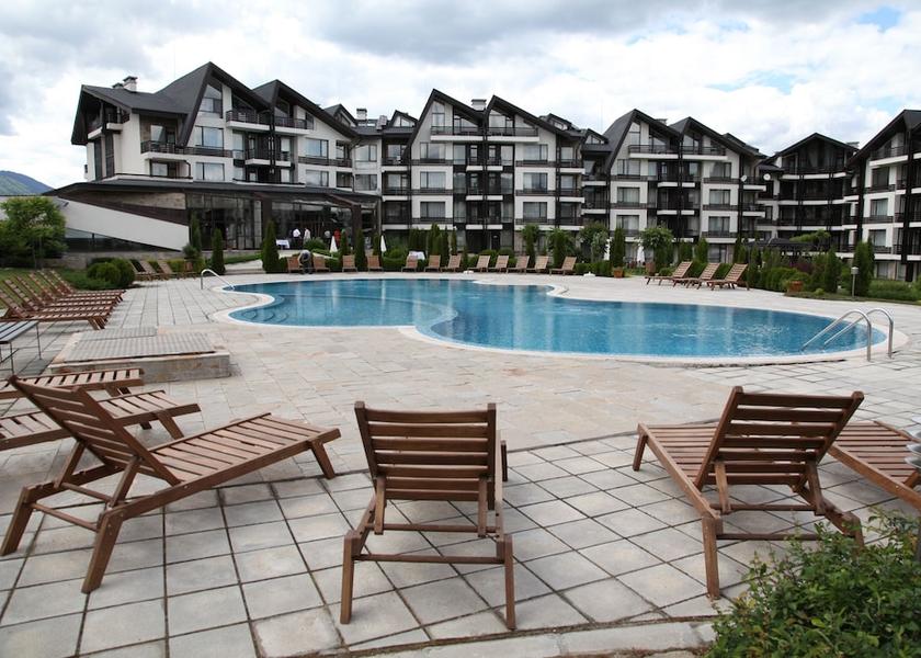  Razlog Exterior Detail