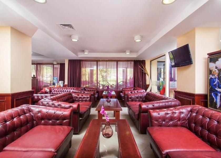  Razlog Interior Entrance