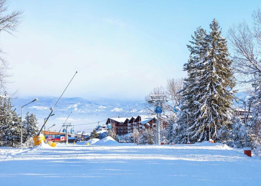  Razlog Exterior Detail