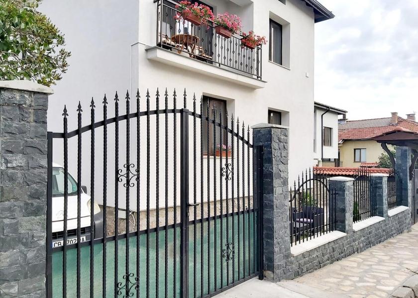  Bansko Exterior Detail