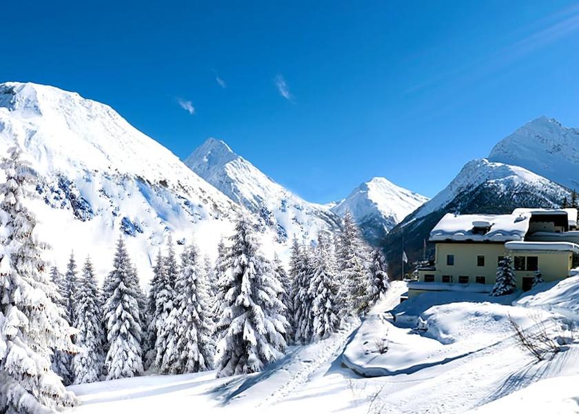 Valais Saas-Fee Front of property