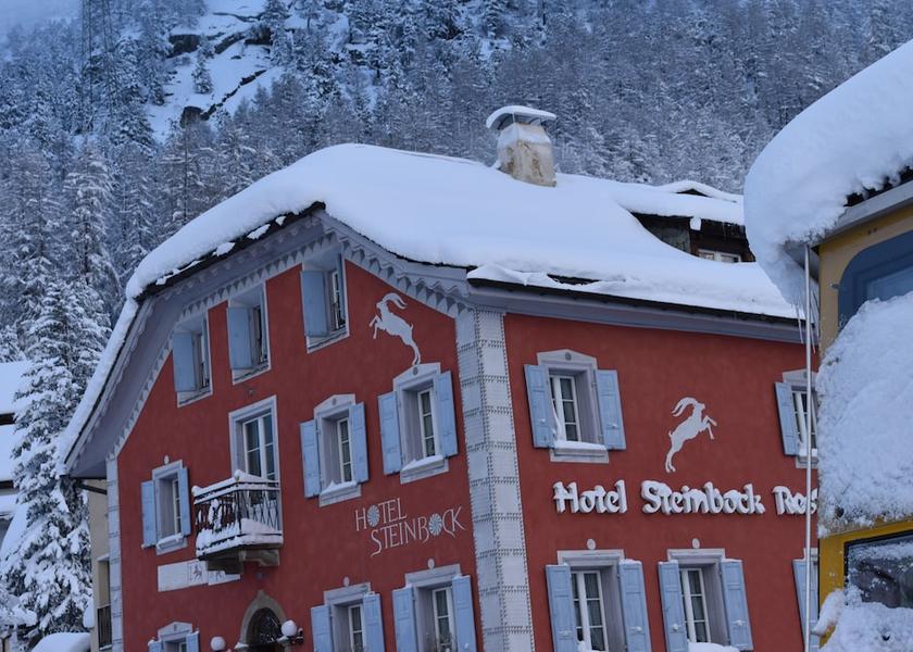 Graubünden Pontresina Front of property