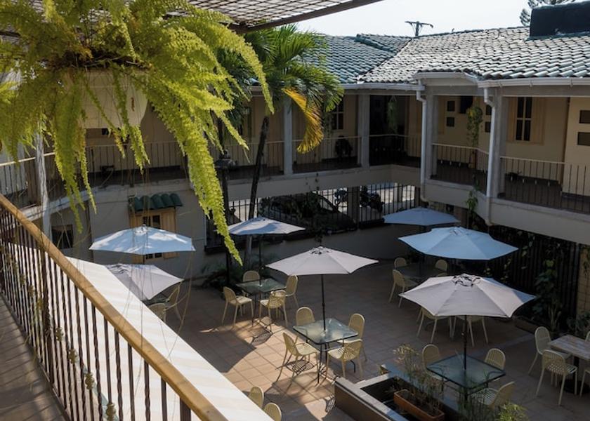 Handrails in hallways