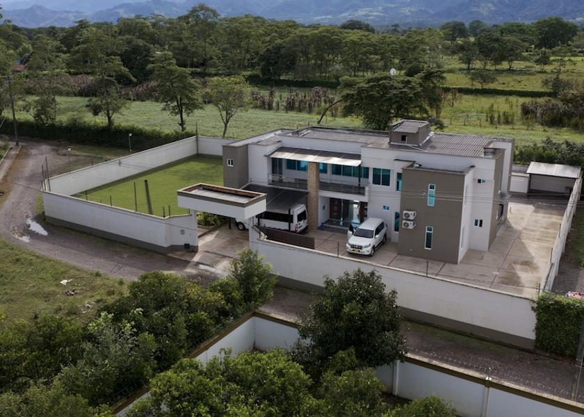 Meta Restrepo Facade