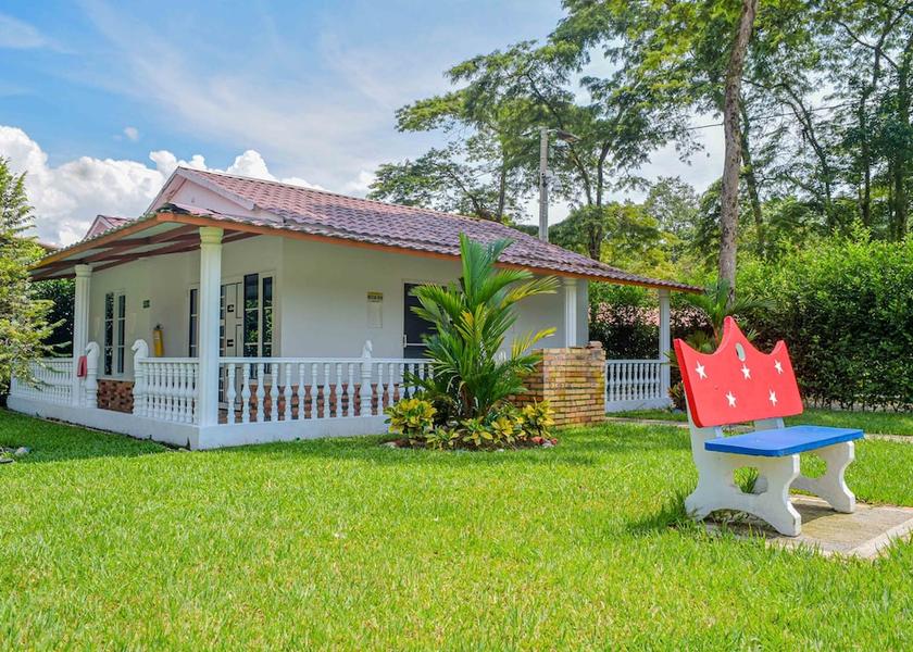 Meta Restrepo Facade