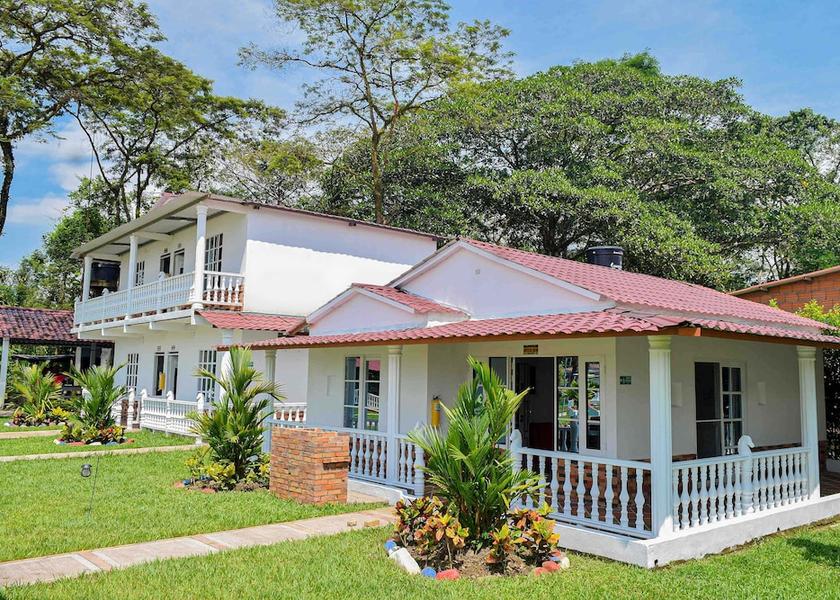 Meta Restrepo Facade