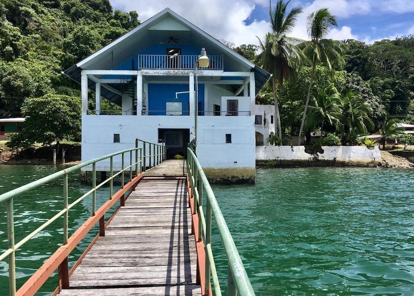 Puntarenas Golfito Lake
