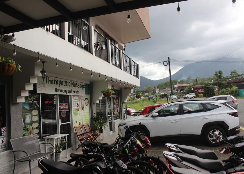 Alajuela La Fortuna Facade