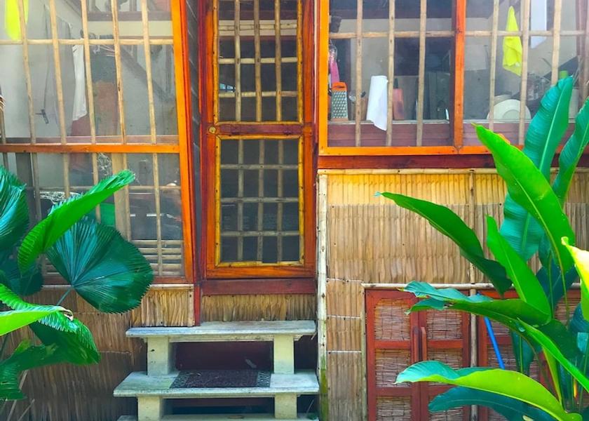 Limon Cahuita Exterior Detail