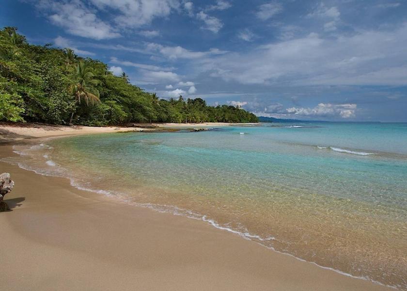 Limon Cahuita Beach